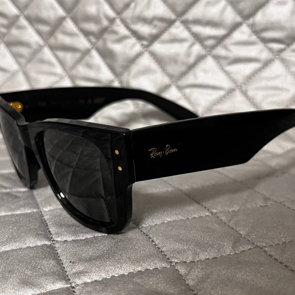 Black Ray-ban